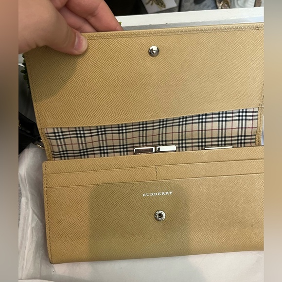 Authentic Buberry leather wallet - Picture 3 of 13